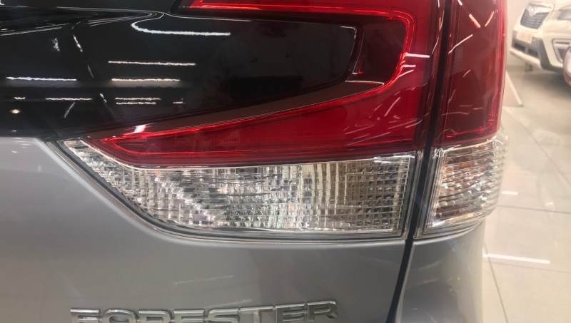 Subaru FORESTER 2.0 CVT HYBRID EXECUTIVE Ice Silver Metallic